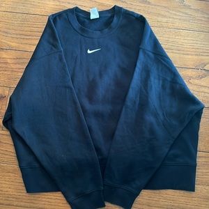 Selling a black Nike womens crewneck